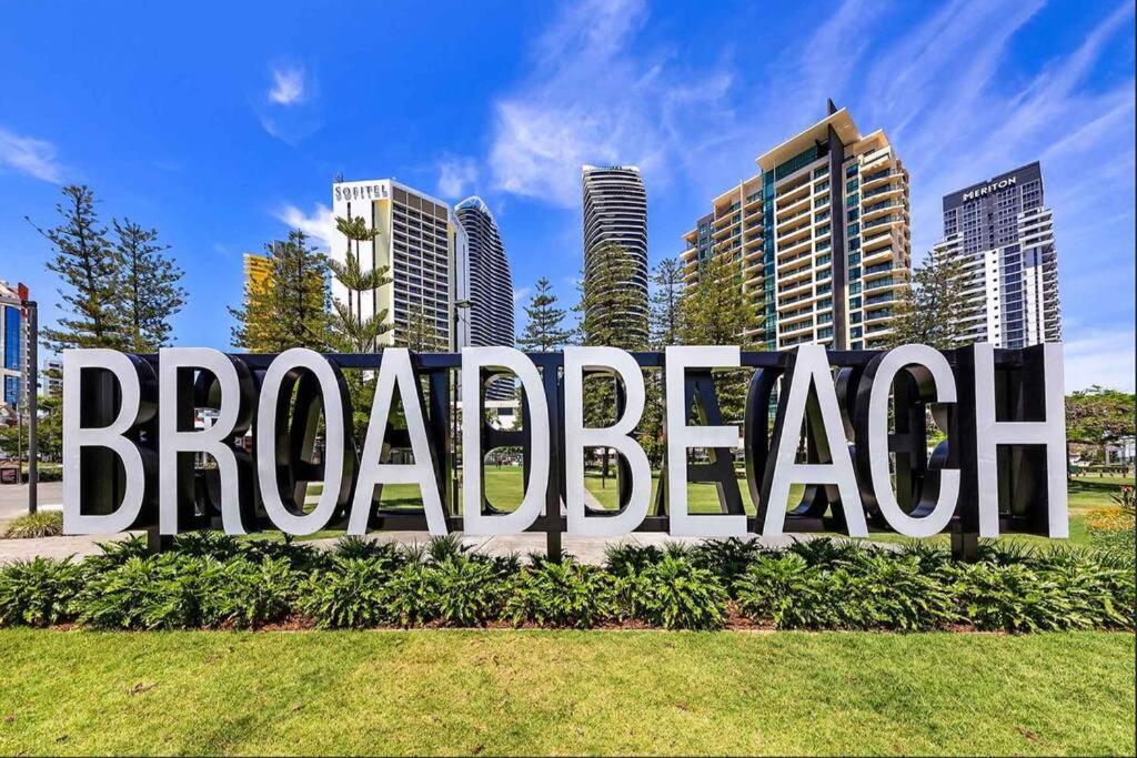 Broadbeach Stunner Modern And Central ゴールドコースト エクステリア 写真